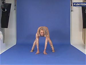 impressive naked gymnastics by Vetrodueva